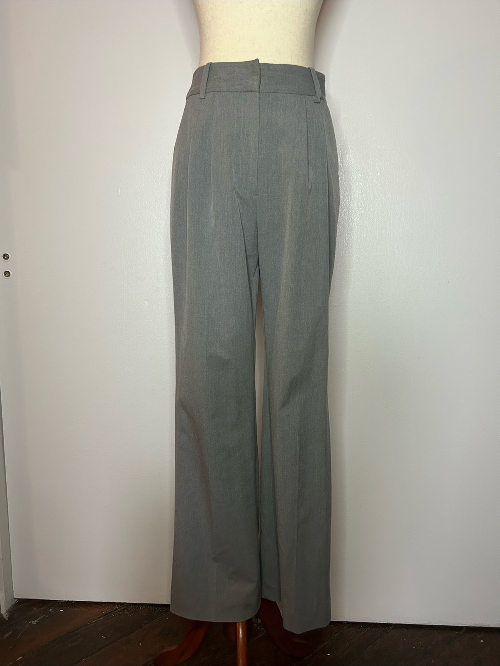 FAVORITE DAUGHTER Gray Trousers w/Waist Darts + Back Faux Pockets - Size 4